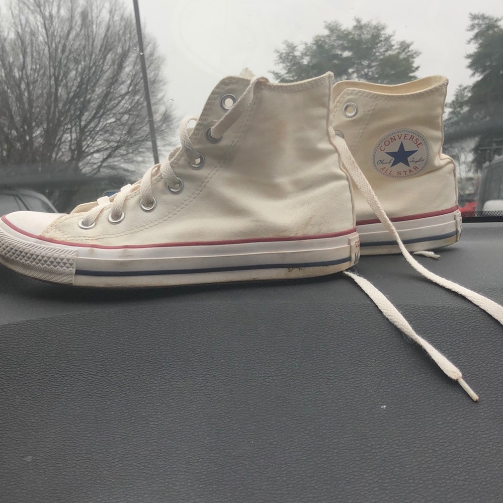 White Chuck Taylor High Top Converse 🤍💙❤️